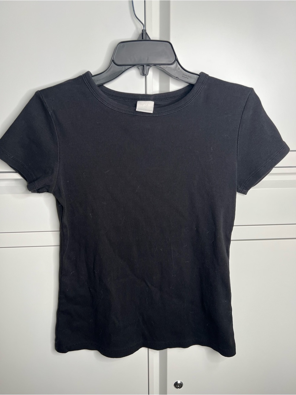 ☀️ H&M Black Ribbed Crew Neck Tee